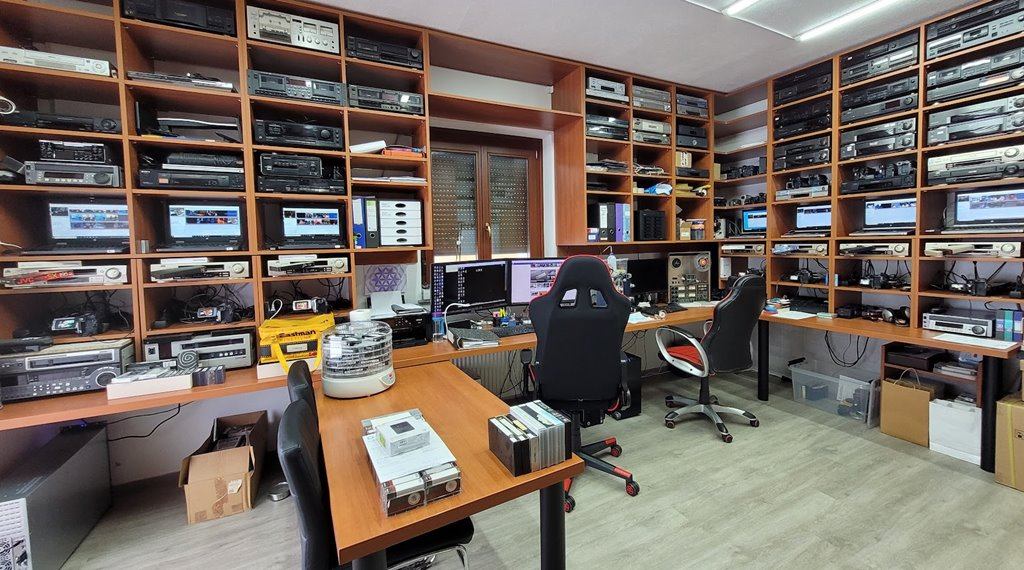 Delovni prostor za sprejem in obdelavo naročil digitalizacije